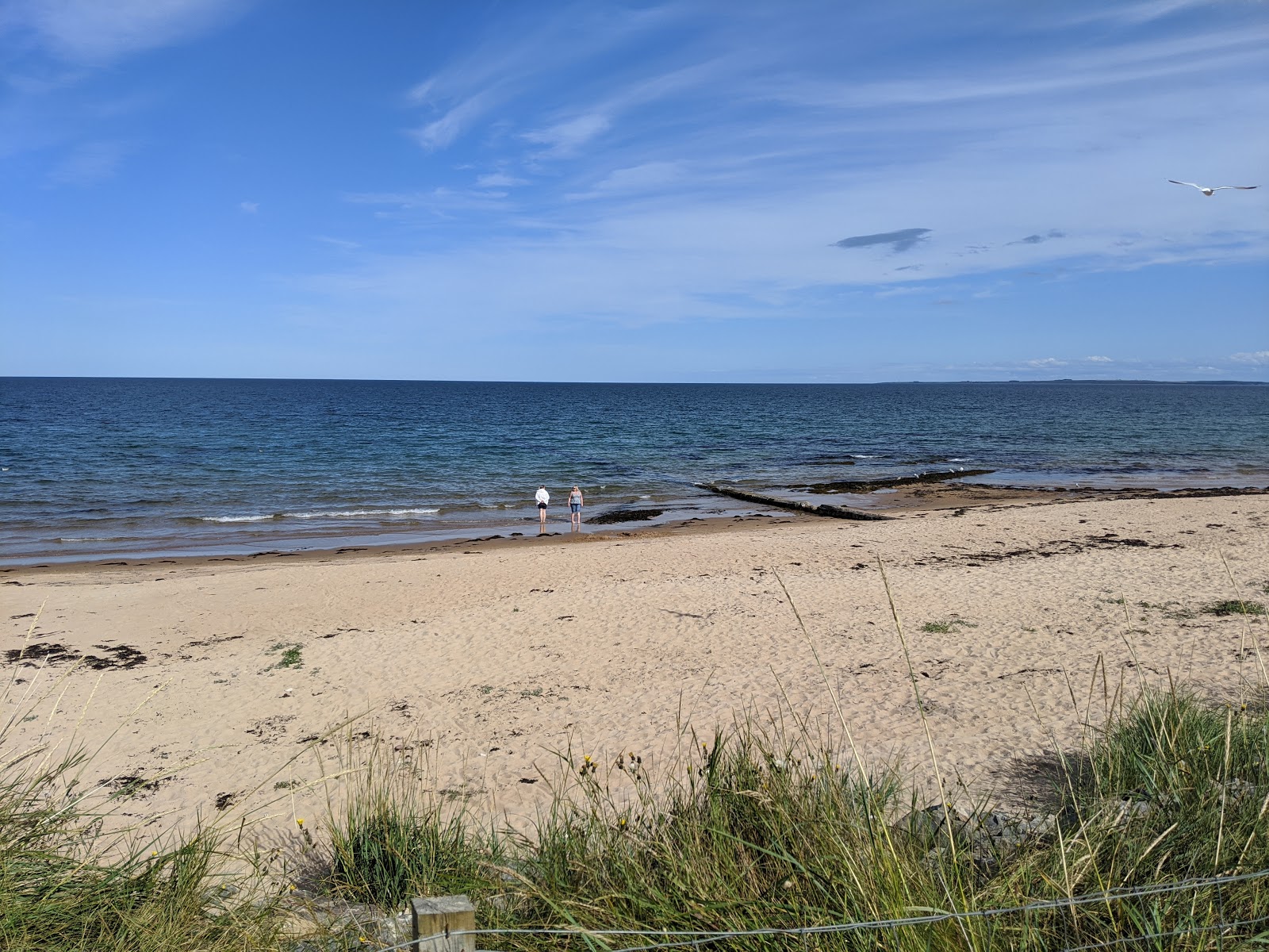 Photo de Embo Beach avec rivage droit, long