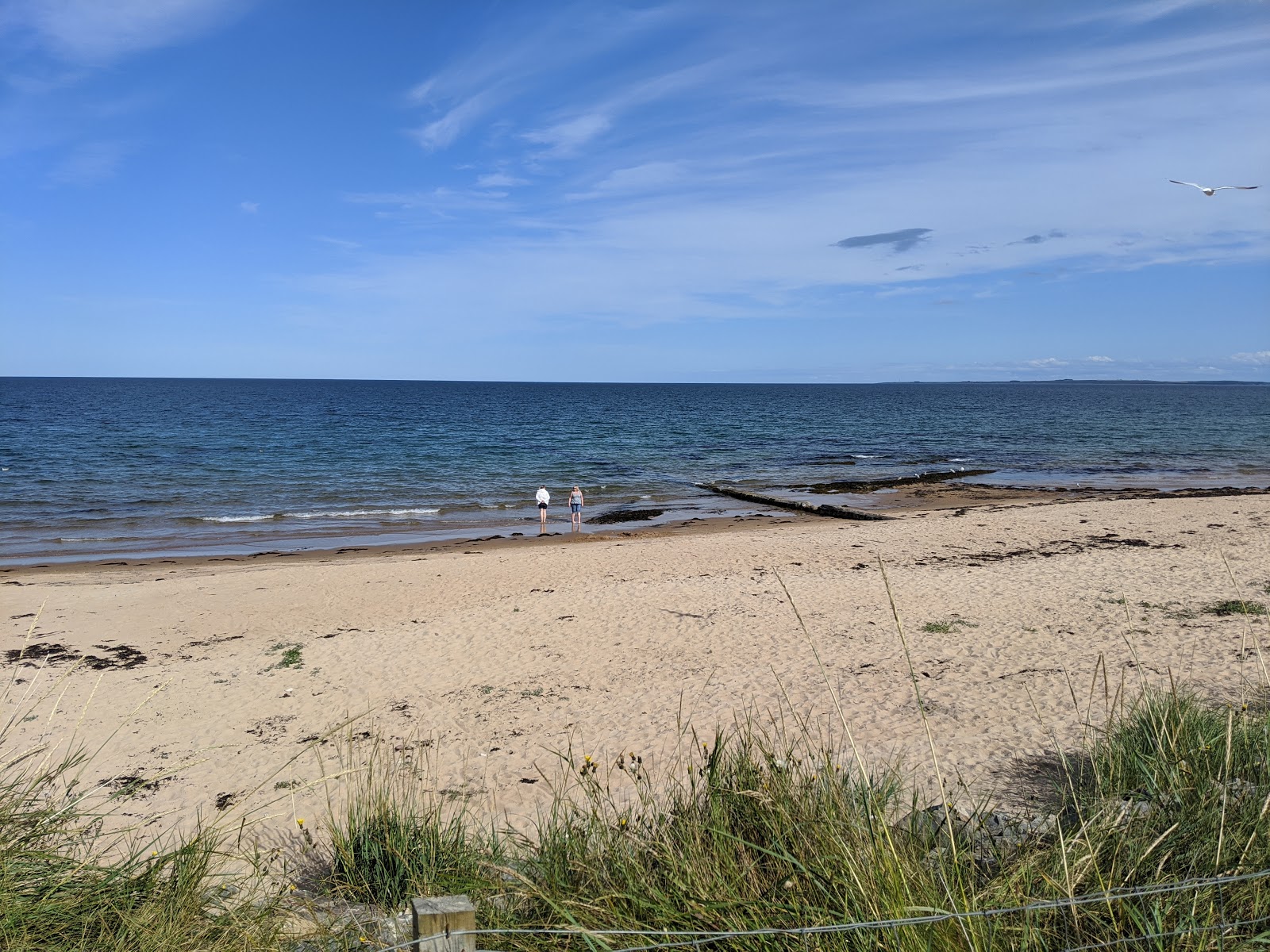 Foto de Embo Beach con agua cristalina superficie