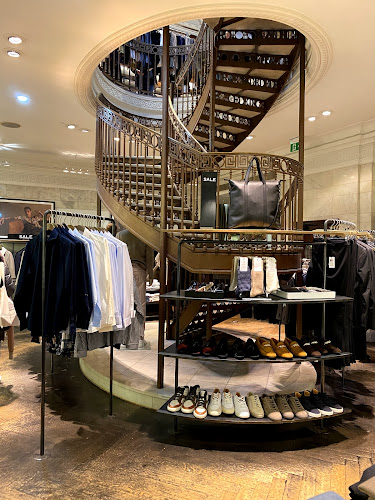 Reviews of Reiss Regent Street in London - Clothing store