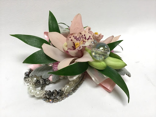 Florist «Sidelines Custom Floral Designs, Inc», reviews and photos, 511 E 135th St, Kansas City, MO 64145, USA