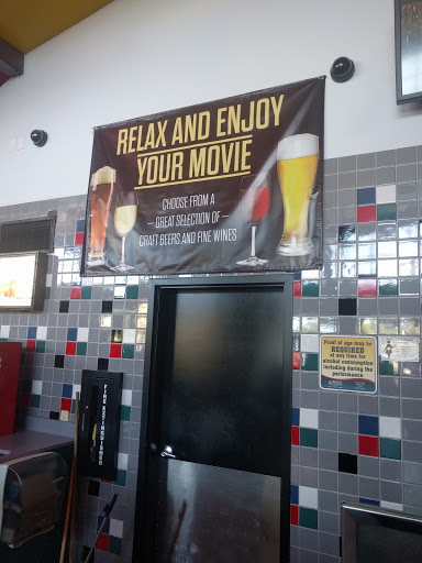 Movie Theater «Regal Cinemas Hilltop 9 Cinema», reviews and photos, 325 Beavercreek Rd, Oregon City, OR 97045, USA