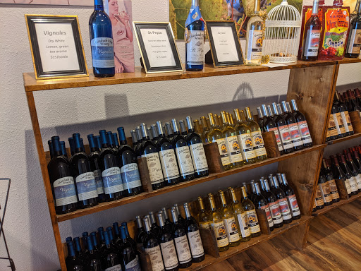 Wine Store «Massbach Ridge Winery Tasting Room Galena», reviews and photos, 117 N Main St, Galena, IL 61036, USA