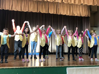 Lights Up Musical Theatre Schools - South Surrey