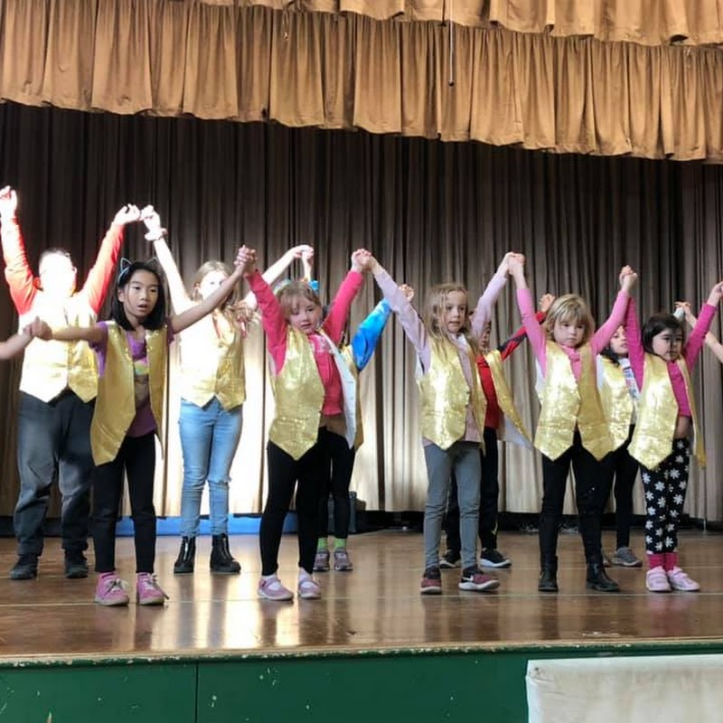 Lights Up Musical Theatre Schools - South Surrey