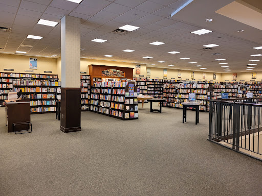 Book Store «Barnes & Noble», reviews and photos, 3195 28th St SE, Grand Rapids, MI 49512, USA