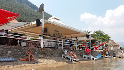 Oskar Beach'in fotoğrafı uçurumlarla desteklenmiş