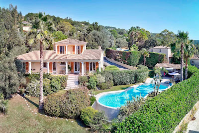 Label Properties à Mougins