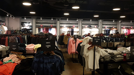 Clothing Store «Hollister Co. Outlet», reviews and photos, 651 Kapkowski Rd, Elizabeth, NJ 07201, USA