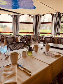 Atmosphère du Restaurant La Véranda - Hôtel Royal à Évian-les-Bains - n°4