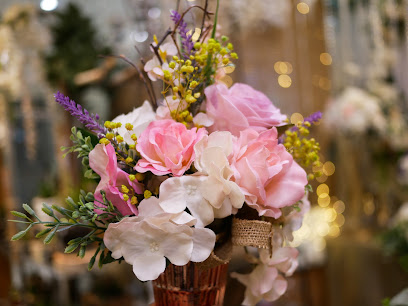 Flores Flowers + Crafts