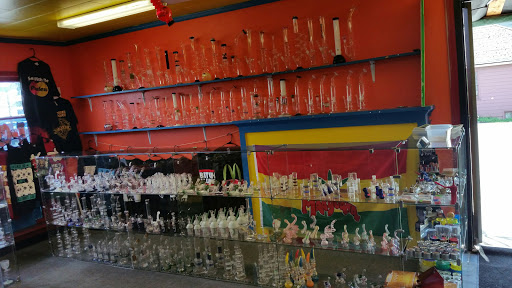 Tobacco Shop «The Bong Smoke Shop», reviews and photos, 225 Lancaster Dr SE, Salem, OR 97317, USA