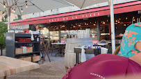 Atmosphère du Restaurant Café de la Place à Biarritz - n°10
