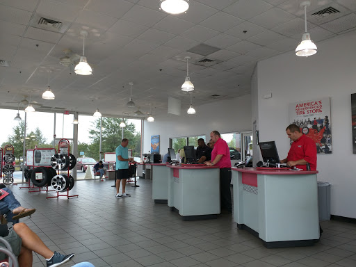 Tire Shop «Discount Tire Store - Greenville, SC», reviews and photos, 1408 Woodruff Rd, Greenville, SC 29607, USA