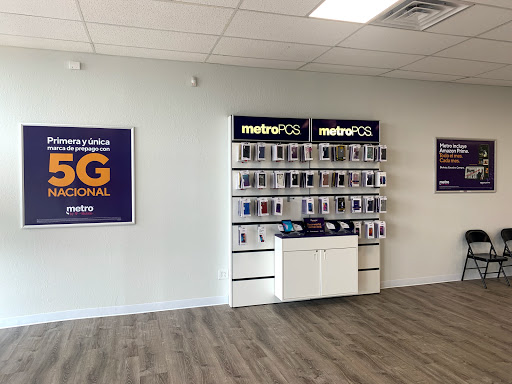 Cell Phone Store «MetroPCS Authorized Dealer», reviews and photos, 2823 London Rd #7, Eau Claire, WI 54701, USA