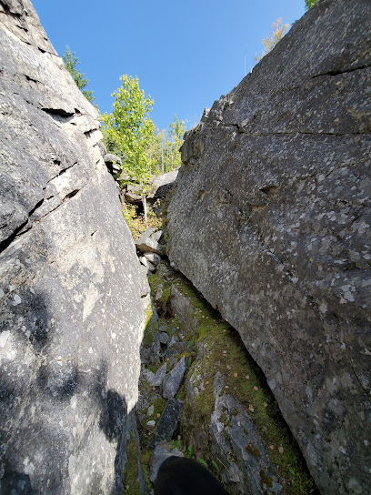 Giscome Boulders