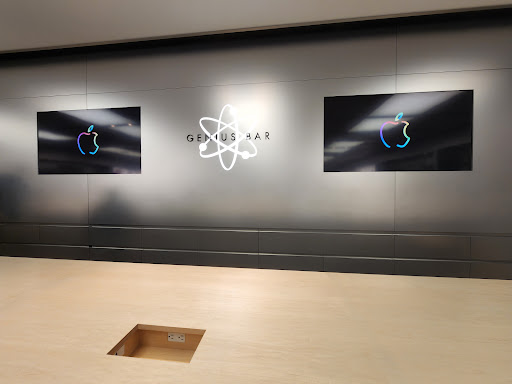 Computer Store «Apple Somerset», reviews and photos, 2800 W Big Beaver Rd, Troy, MI 48084, USA