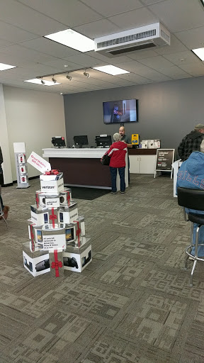 Cell Phone Store «Verizon Authorized Retailer - A Wireless», reviews and photos, 861 NY-13 #1, Cortland, NY 13045, USA