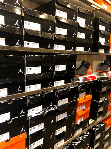 Sporting Goods Store «Nike Factory Store», reviews and photos, 1 Premium Outlet Blvd #699, Tinton Falls, NJ 07753, USA