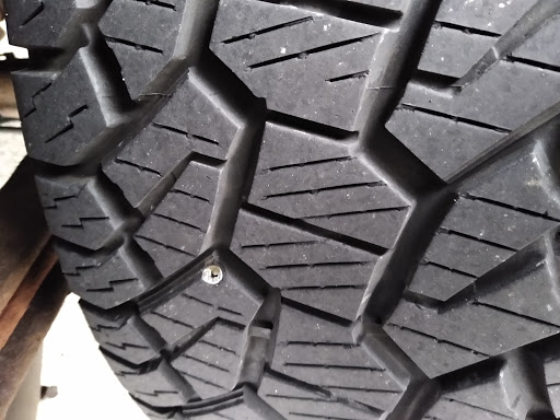 Tire Shop «Discount Tire Store - Center Line, MI», reviews and photos, 26805 Van Dyke, Center Line, MI 48015, USA