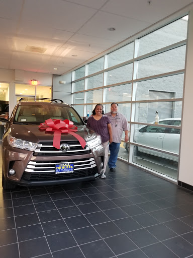 Toyota Dealer «Hanlees Davis Toyota», reviews and photos, 4202 Chiles Rd, Davis, CA 95616, USA