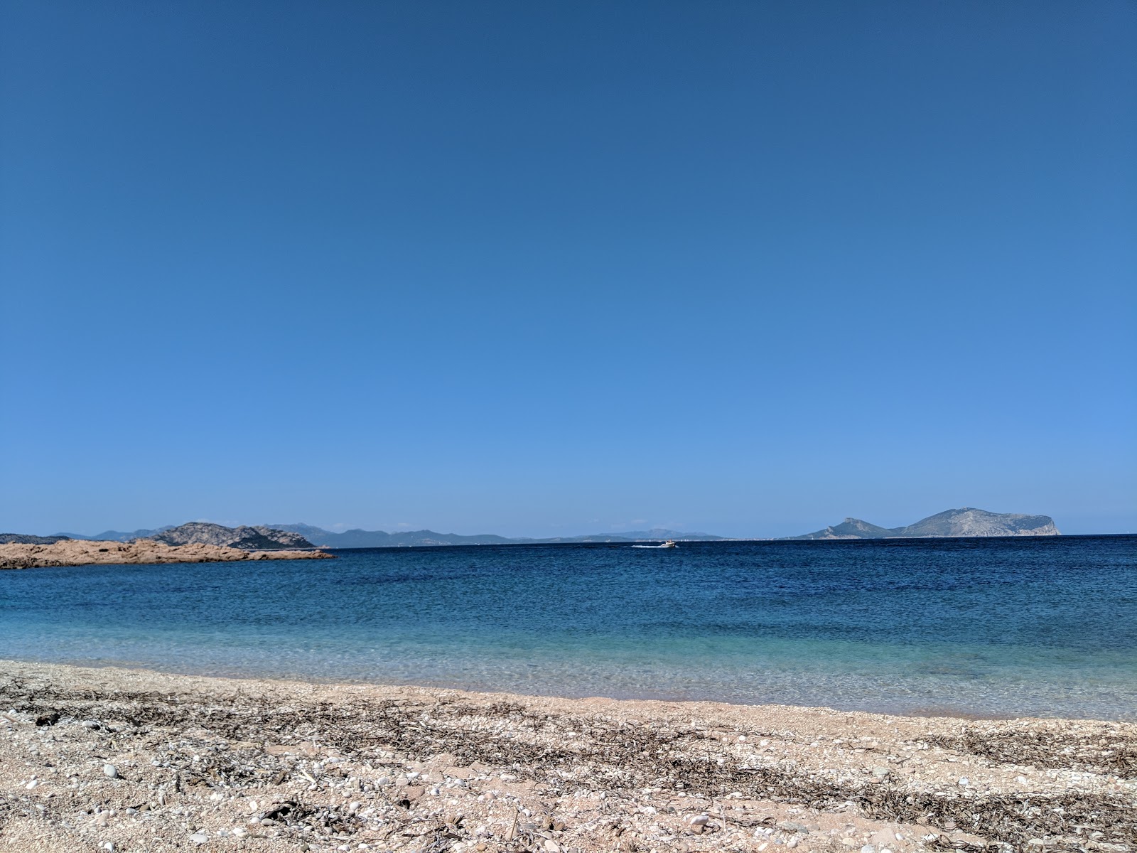 Foto von Spiaggia di Cala Tramontana wilde gegend