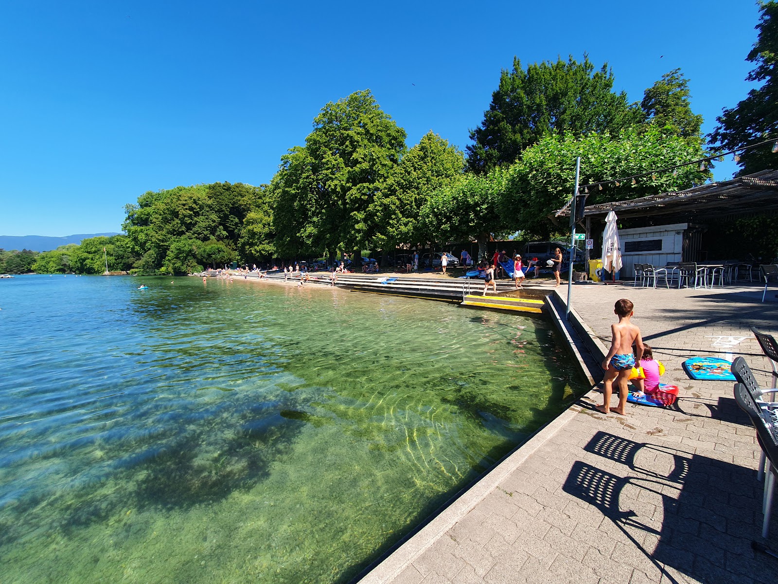 Plage de Promenthoux'in fotoğrafı geniş bir kıyı şeridi ile birlikte