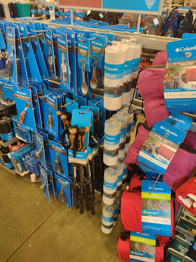 Sportswear Store «Columbia Sportswear Outlet Store», reviews and photos, 5885 Gulf Fwy #301, Texas City, TX 77591, USA