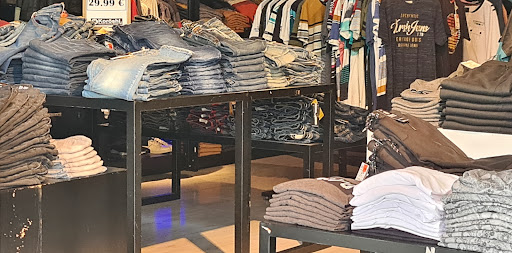 Comprar ropa de hombre en Badalona de 2024