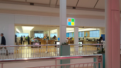 Computer Store «Microsoft Store - Tysons Corner Center», reviews and photos, 1961 Chain Bridge Rd, Tysons, VA 22102, USA