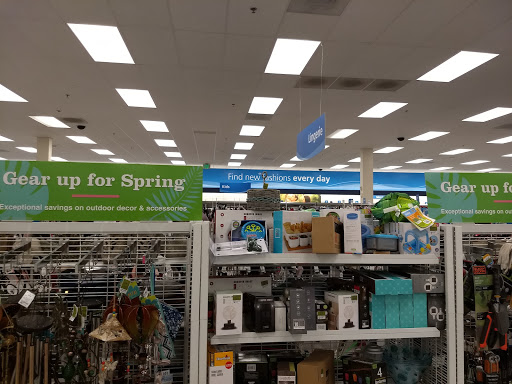 Clothing Store «Ross Dress for Less», reviews and photos, 523 S MacDade Blvd, Holmes, PA 19043, USA