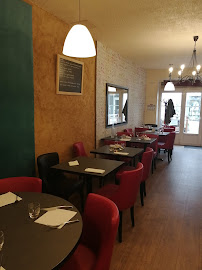 Atmosphère du Restaurant Le Petit Saint Vénérand à Laval - n°1