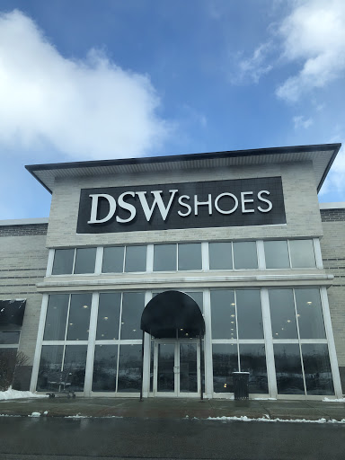 Shoe Store «DSW Designer Shoe Warehouse», reviews and photos, 4039 Richmond Rd, Warrensville Heights, OH 44122, USA