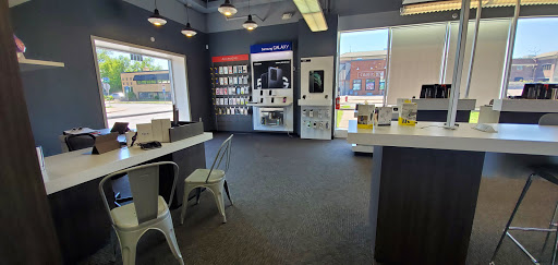 Cell Phone Store «Verizon Wireless - 50th & France», reviews and photos, 3724 W 50th St, Minneapolis, MN 55410, USA