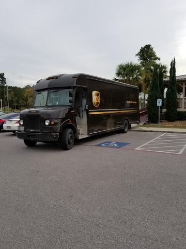 Shipping and Mailing Service «UPS Conroe Customer Center», reviews and photos, 9641 Pozos Ln, Conroe, TX 77303, USA