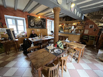 Atmosphère du Restaurant français Auberge la Broc Assiette à Charnay - n°2