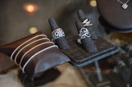 Jeweler «K Hollis Jewelers», reviews and photos, 147 S Randall Rd, Batavia, IL 60510, USA