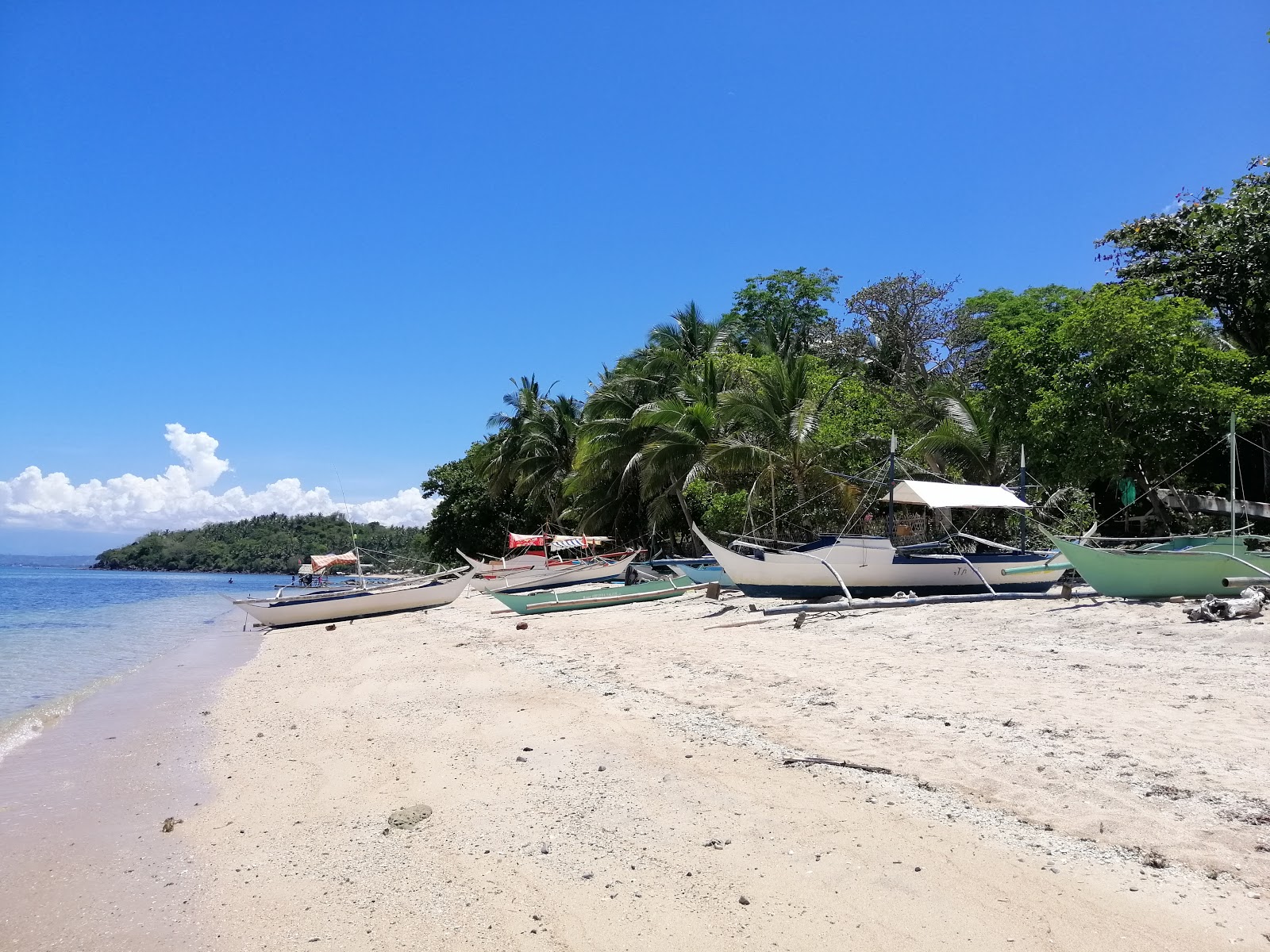 Fotografie cu Pili Beach - locul popular printre cunoscătorii de relaxare