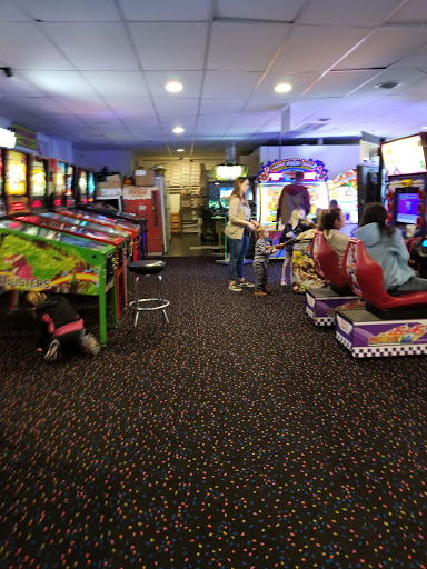 Flippers Convenience & Arcade