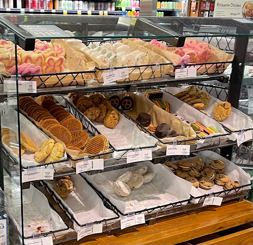 Grocery Store «Whole Foods Market», reviews and photos, 4944 Shelbyville Rd, Louisville, KY 40207, USA