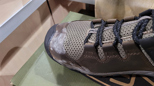 Shoe Store «DSW Designer Shoe Warehouse», reviews and photos, 4039 Richmond Rd, Warrensville Heights, OH 44122, USA