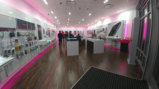 Cell Phone Store «T-Mobile», reviews and photos, 16923 Sierra Lakes Pkwy #111, Fontana, CA 92663, USA