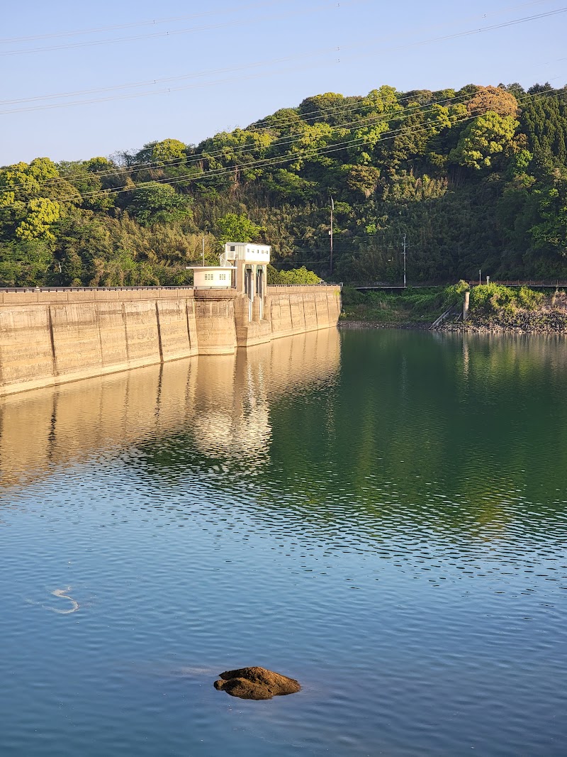 畑貯水池駐車場