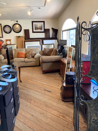 Thrift Store «La Tienda Thrift Store», reviews and photos, 510 N El Camino Real, San Clemente, CA 92672, USA