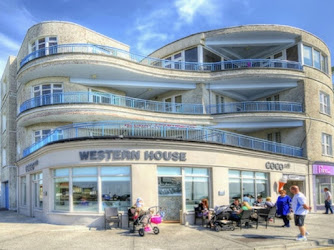 Western House Holiday Apartments
