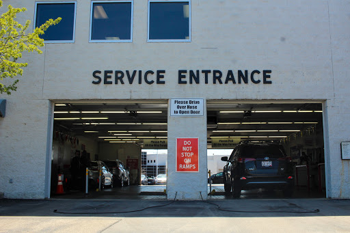 Car Dealer «Don Jacobs Toyota», reviews and photos, 5727 S 27th St, Milwaukee, WI 53221, USA