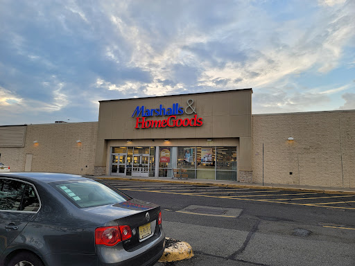 Department Store «Marshalls & HomeGoods», reviews and photos, 701 NJ-440, Jersey City, NJ 07304, USA