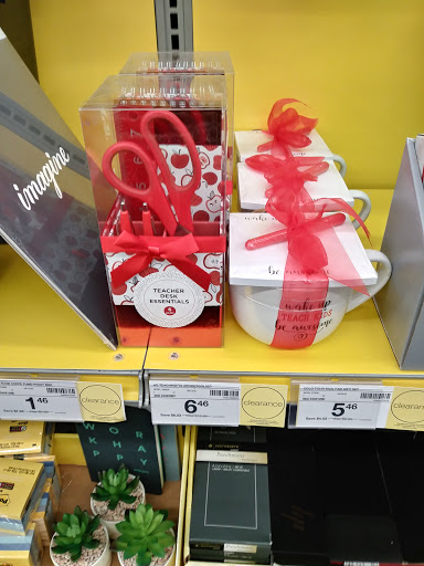 Office Supply Store «Staples», reviews and photos, 270 Upland Square Dr, Pottstown, PA 19464, USA