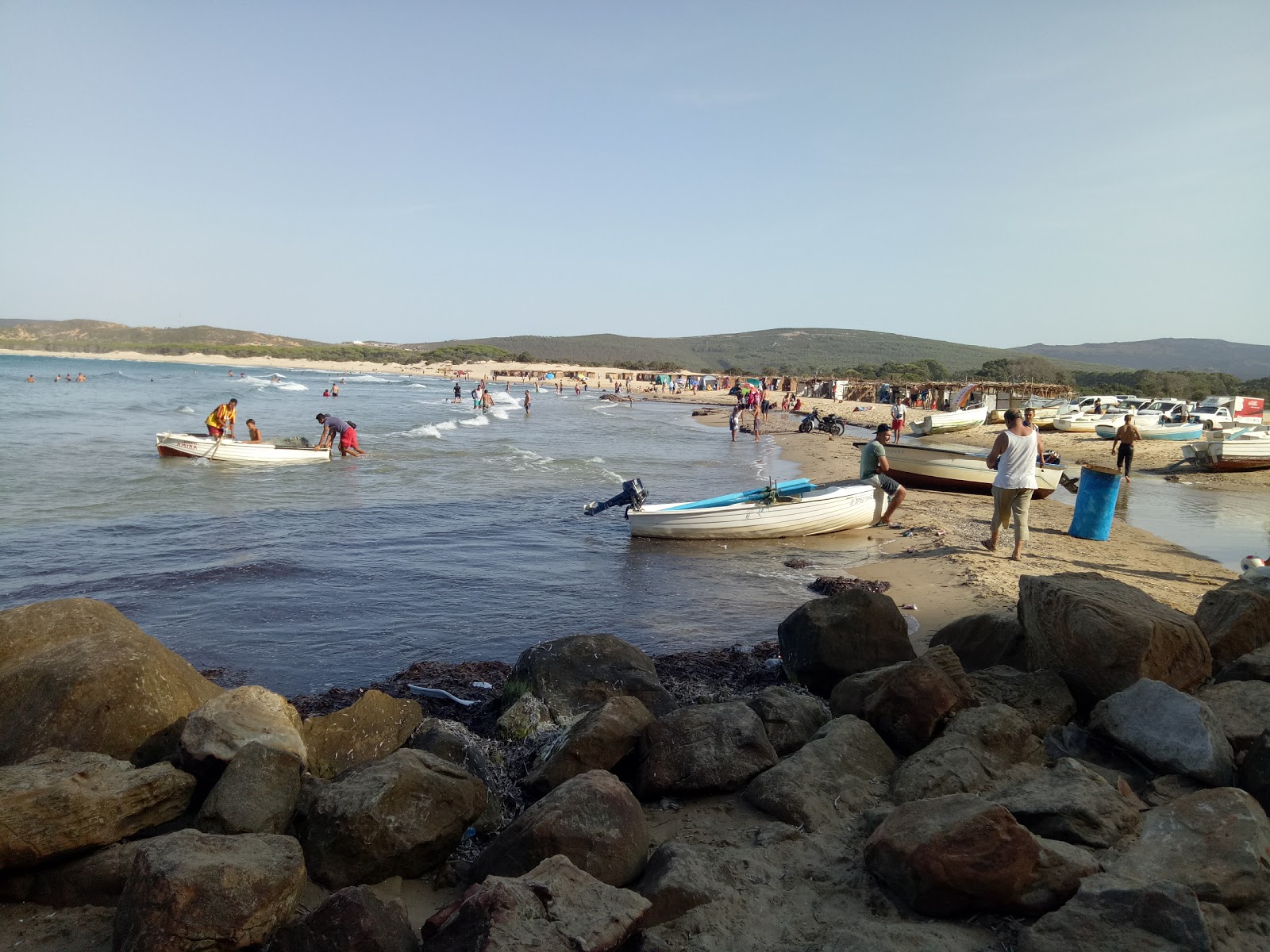 Valokuva Plage Cap Seratista. - suosittu paikka rentoutumisen tuntijoille