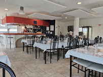 Atmosphère du Restaurant portugais Delicio Sarl à La Monnerie-le-Montel - n°1