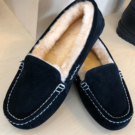 Shoe Store «VanHoecks Footwear», reviews and photos, 1144 E Paris Ave SE, Grand Rapids, MI 49546, USA